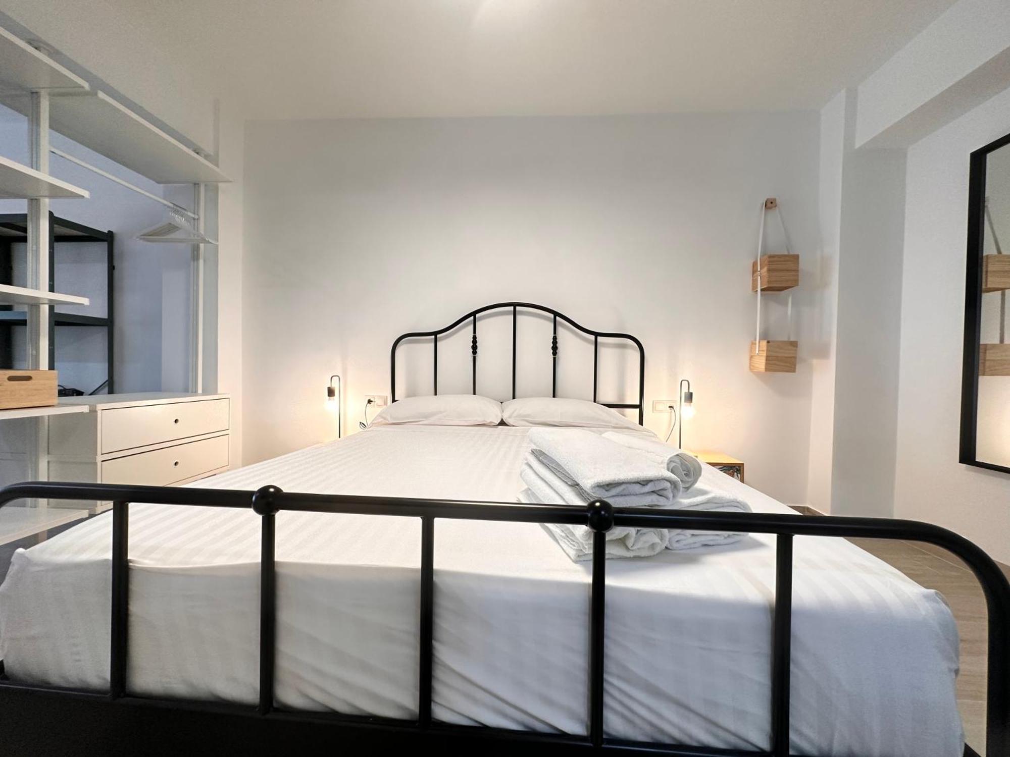 Alberola Industrial Style Apartment Valencia Bagian luar foto