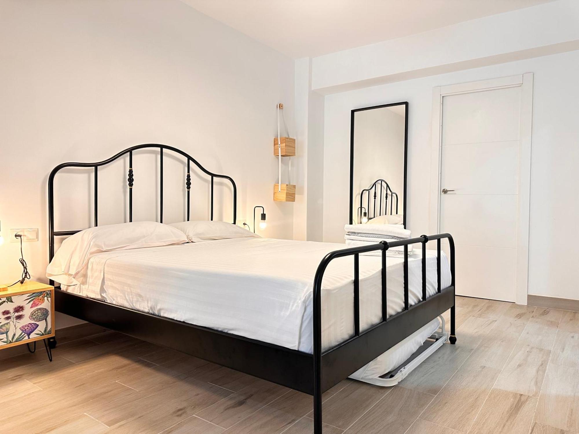 Alberola Industrial Style Apartment Valencia Bagian luar foto
