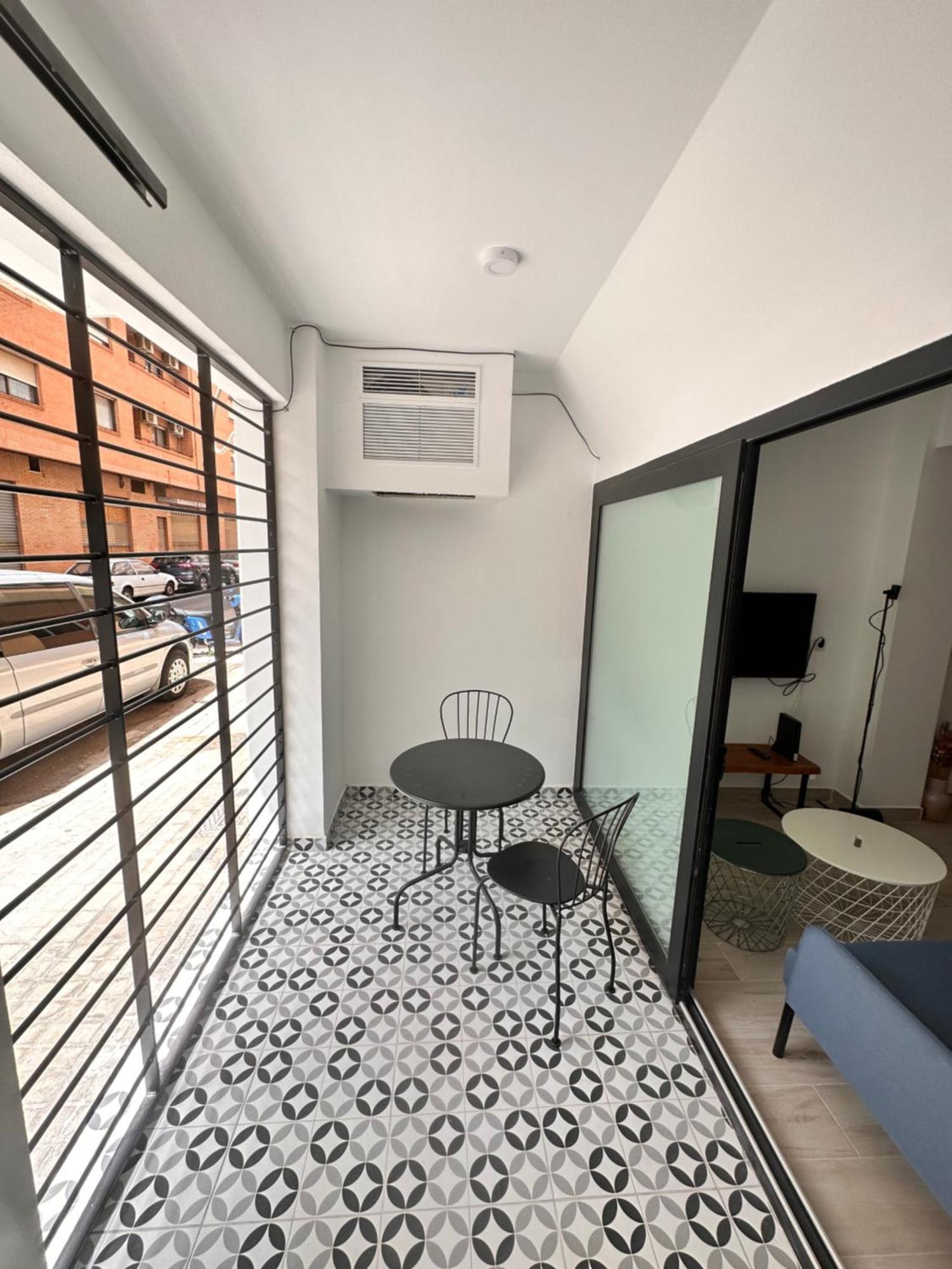 Alberola Industrial Style Apartment Valencia Bagian luar foto